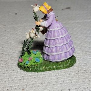 Dept 56 A Basket Full Of Blooms